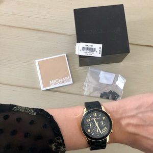 Black & Gold Michael Kors Chronograph Watch🖤